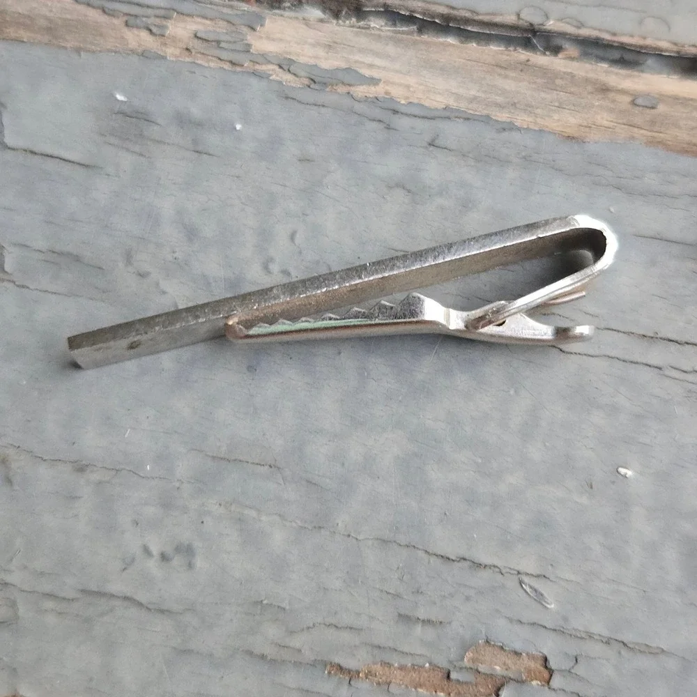 VTG Unbranded Tie Bar Silver Black Dots Mens OS Mid Century Modern‎ Atomic Style